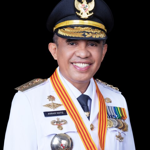 Dr. Anwar Hafid